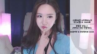 韩国女主播直播脱衣,直播意外！韩国女主播脱衣事件引发网络热议